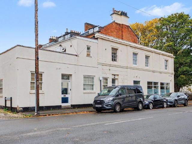 Flat for sale in Sydenham, Warwick