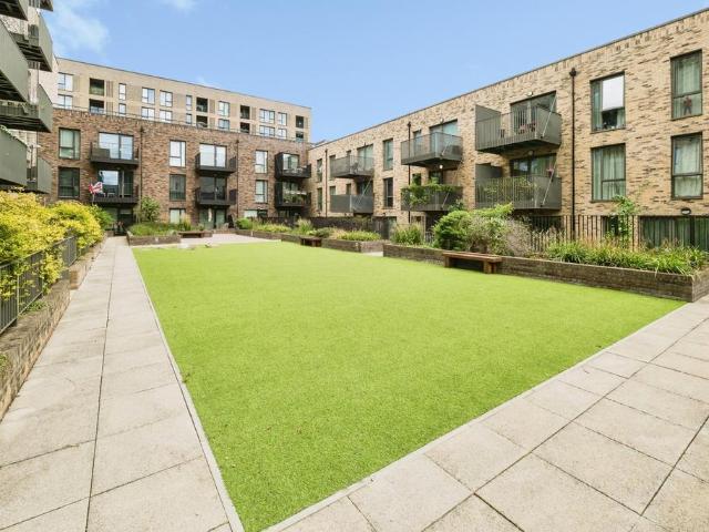 Flat for sale in Beckton, Greater London