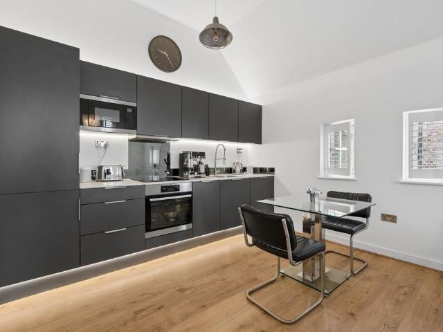 Flat for sale in Gatley, Greater Manchester