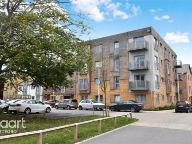 Flat for sale in Monks Orchard, Kent