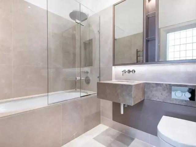 Flat for sale in Petersham, Greater London