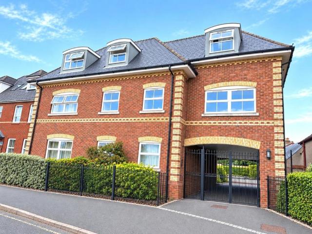 Flat for sale in Ripley Springs, Row Town