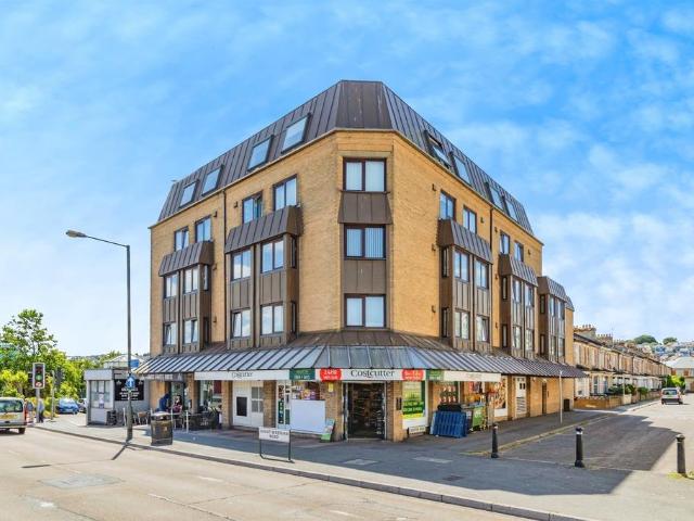 Flat for sale in Oldway, Livermead