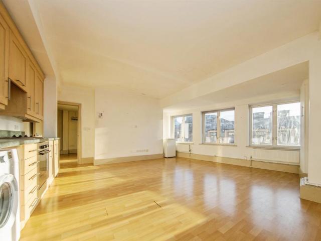 Flat for sale in Key Street, Suffolk