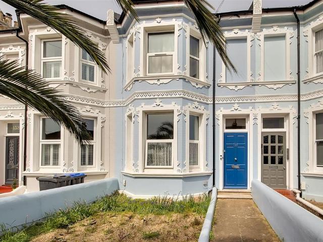 Flat for sale in Worthing, West Sussex