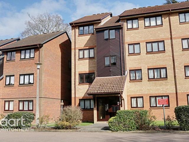 Flat for sale in London Borough of Croydon, Thornton Heath
