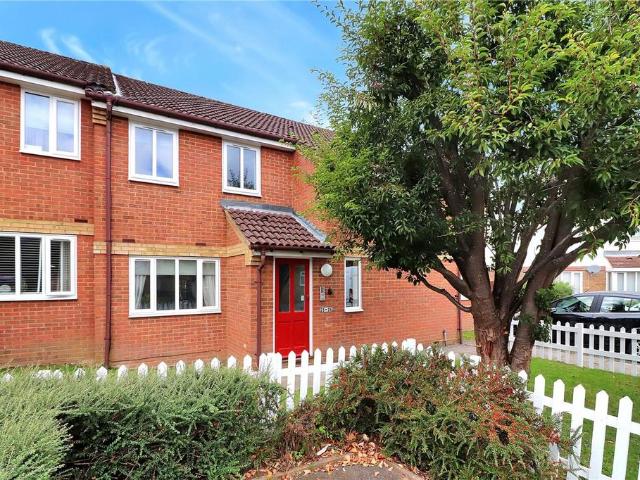 Flat for sale in Batchworth, Hertfordshire