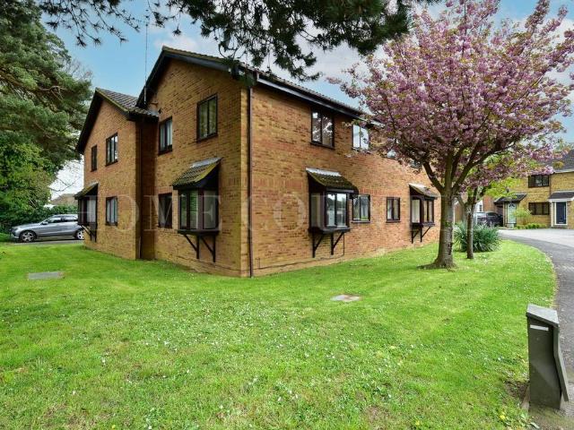 Flat for sale in Fretherne, Hertfordshire