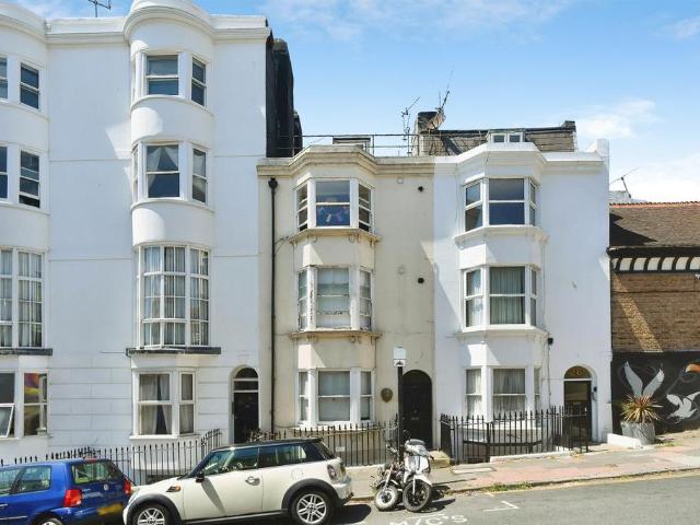 Flat for sale in Queen's Park, Brighton & Hove