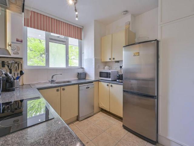 Flat for sale in Bayswater, Greater London