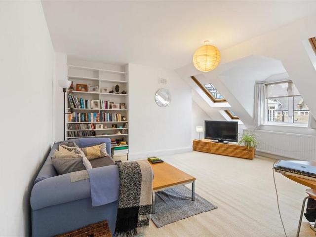 Flat for sale in Kilburn, Greater London