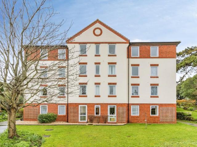 Flat for sale in Livermead
