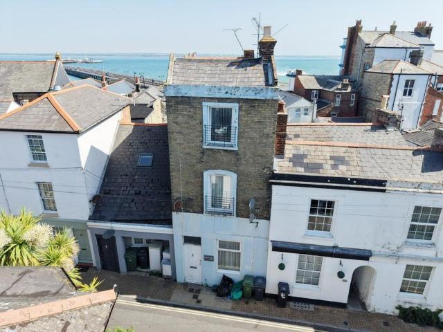 Flat for sale in Pelhamfield, Ryde