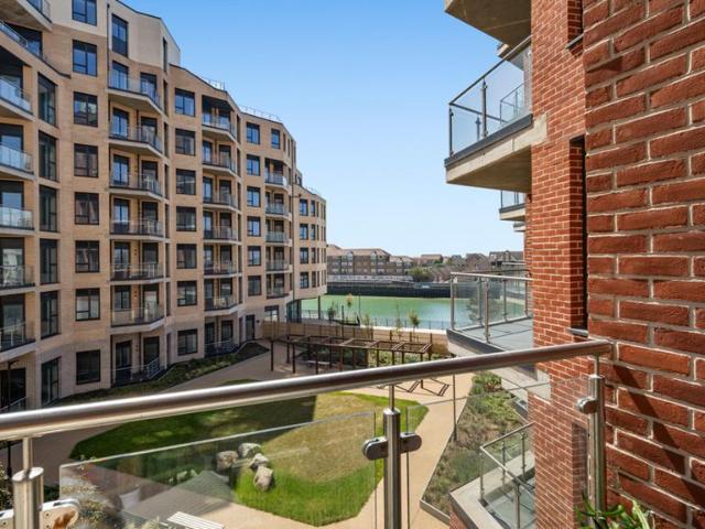 Flat for sale in Kingston Buci, Fishersgate