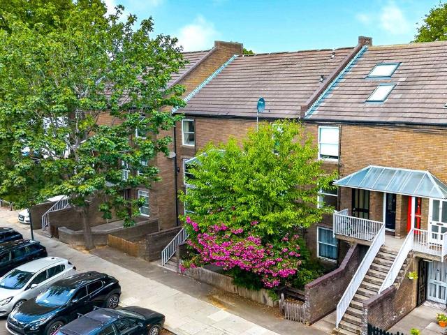 Flat for sale in Finsbury Park, Greater London