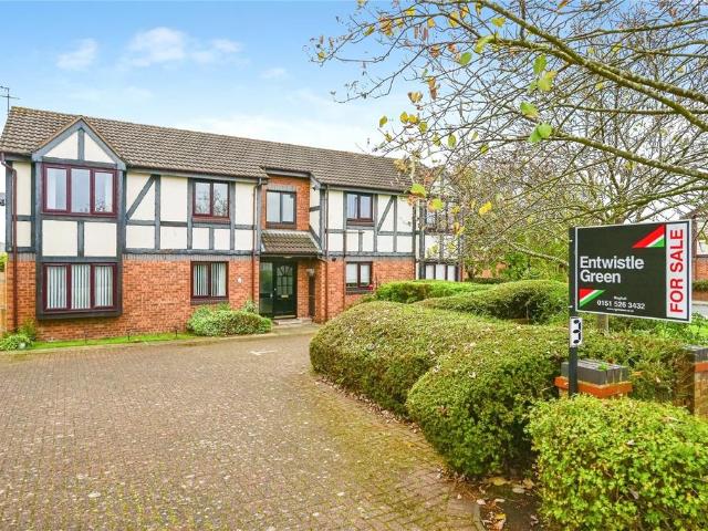 Flat for sale in Lydiate, Sefton