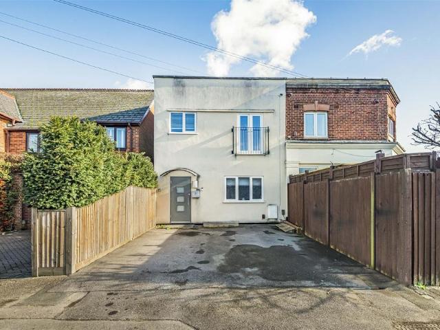 Flat for sale in Reading