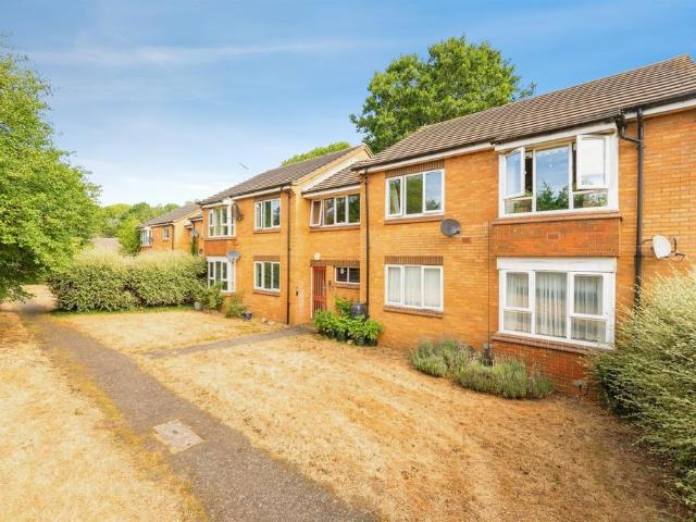 Flat for sale in Fretherne, Hertfordshire