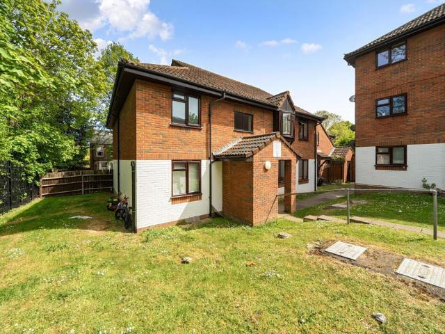 Flat for sale in Wallington, Greater London