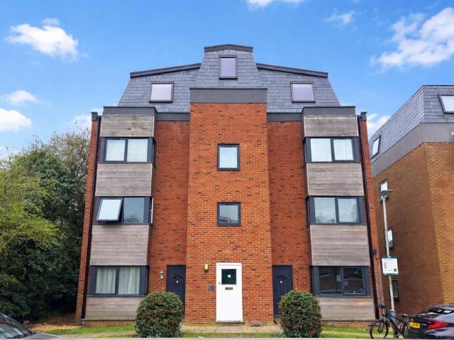 Flat for sale in Fishers Green, Shephall