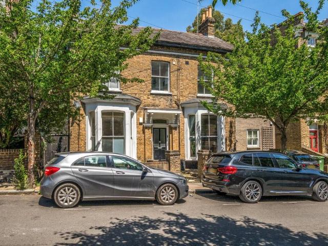 Flat for sale in Archway, Greater London