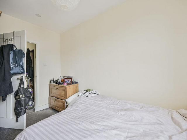 Flat for sale in Finsbury Park, Greater London