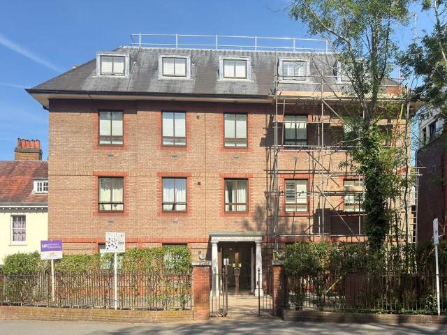 Flat for sale in Woodcote, Epsom