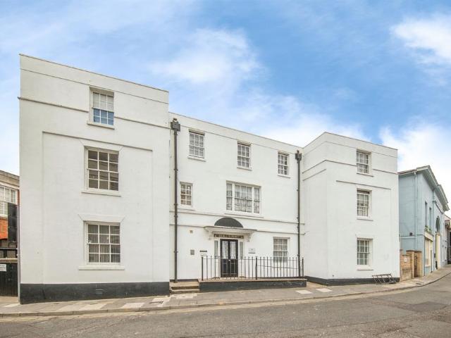 Flat for sale in Key Street, Suffolk