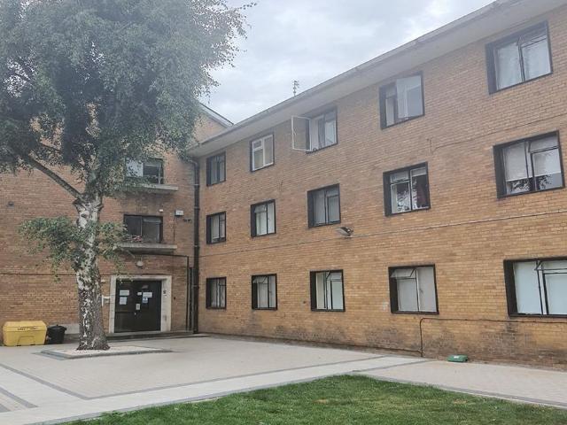 Flat for sale in Moss Side, Manchester