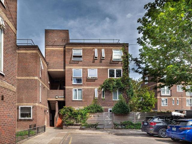Flat for sale in Avebury East Estate, Bethnal Green