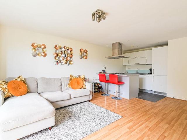 Flat for sale in Bromley-by-Bow, Bow