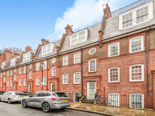 Flat for sale in Islington, Canonbury