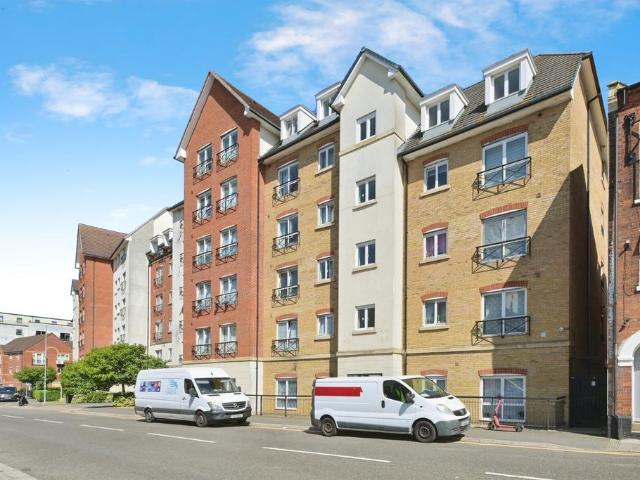 Flat for sale in Semilong, Northampton