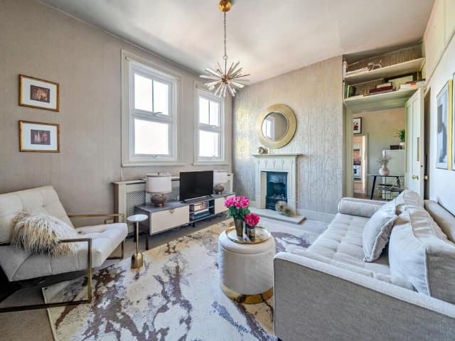 Flat for sale in London Borough of Hounslow, Strand
