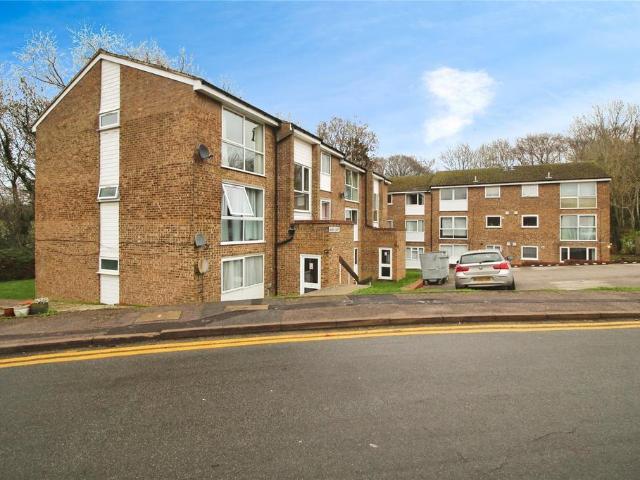 Flat for sale in Woodhall Farm, Pouchen End
