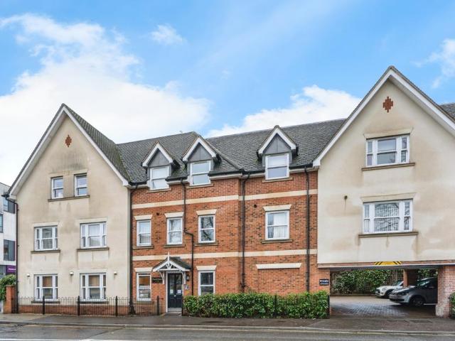 Flat for sale in Row Town, Surrey