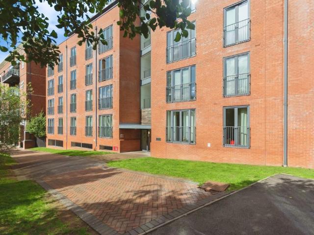 Flat for sale in Dickens Heath, West Midlands