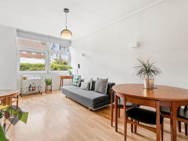 Flat for sale in Southfields, Greater London