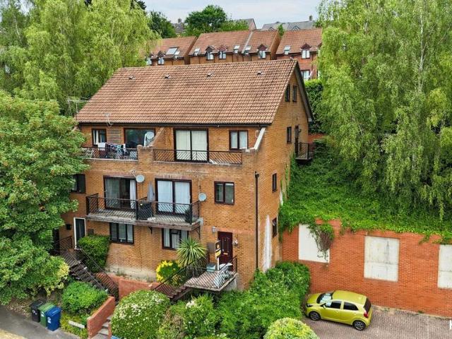 Flat for sale in Castlefield, Cressex