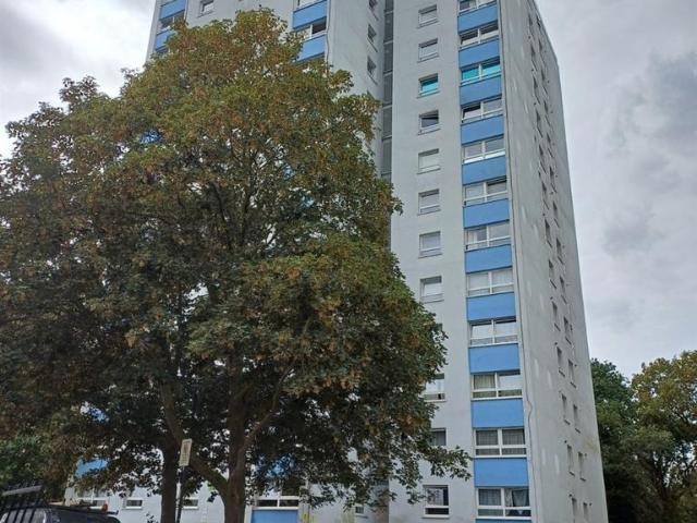 Flat for sale in Whitton, Greater London