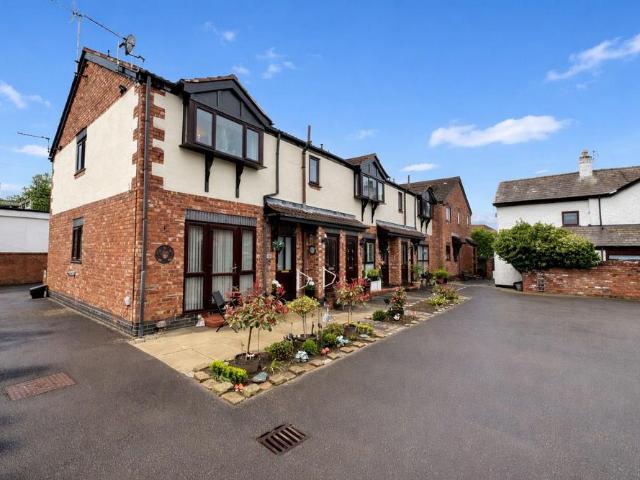 Flat for sale in Cheadle Hulme, Greater Manchester