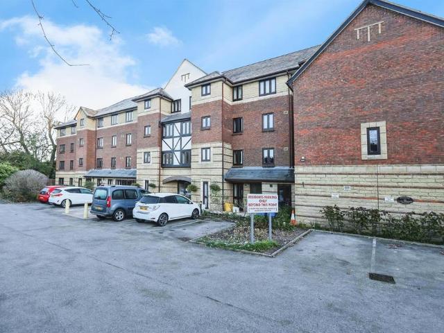 Flat for sale in Wollaston, Amblecote