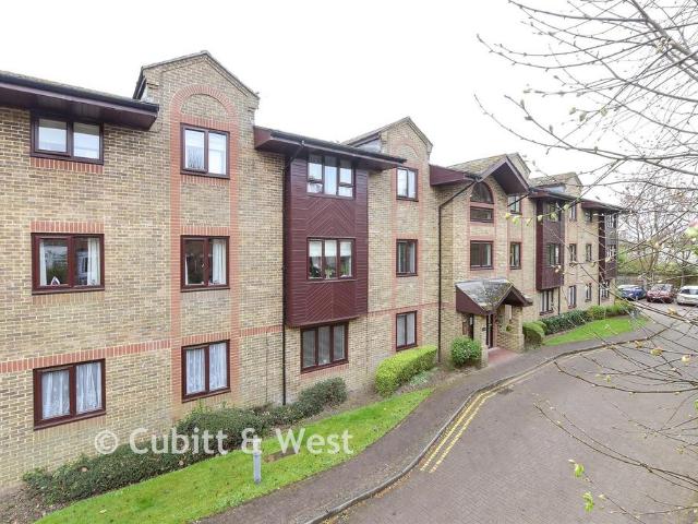 Flat for sale in Red Hill, Surrey