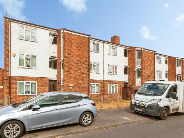 Flat for sale in Slough