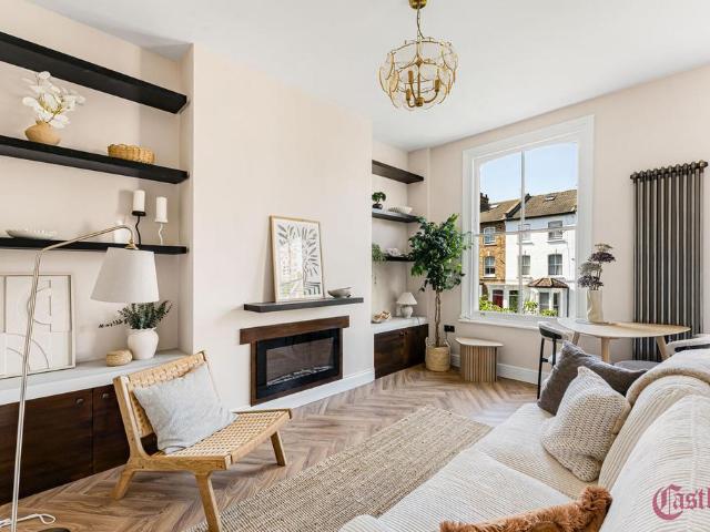 Flat for sale in Shacklewell, Greater London