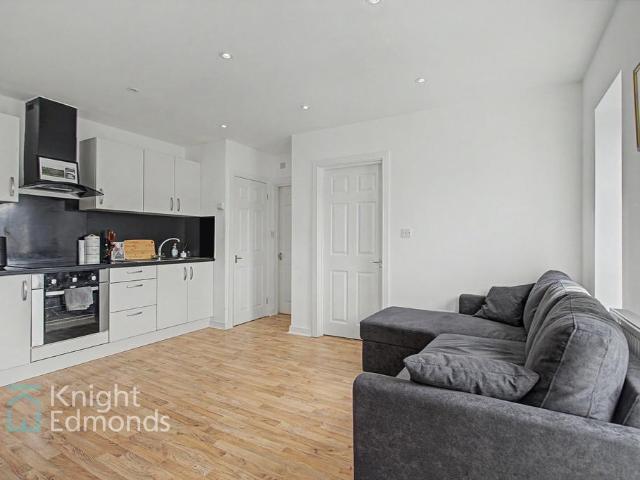Flat for sale in Midway, Kent