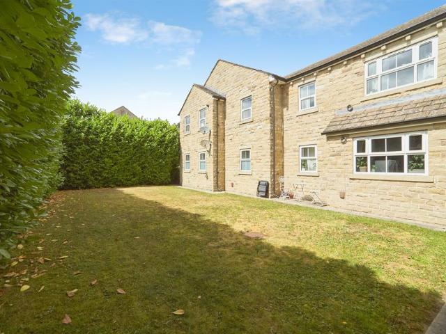 Flat for sale in Horsforth Vale, Farsley