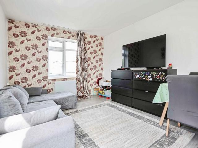 Flat for sale in The Ronkswood, Worcestershire