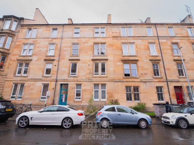 Flat for sale in Crosshill, Scotland