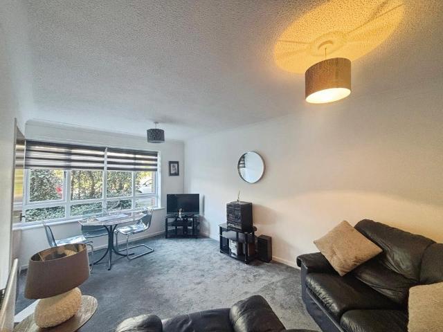 Flat for sale in Spital Tongues, Tyne And Wear